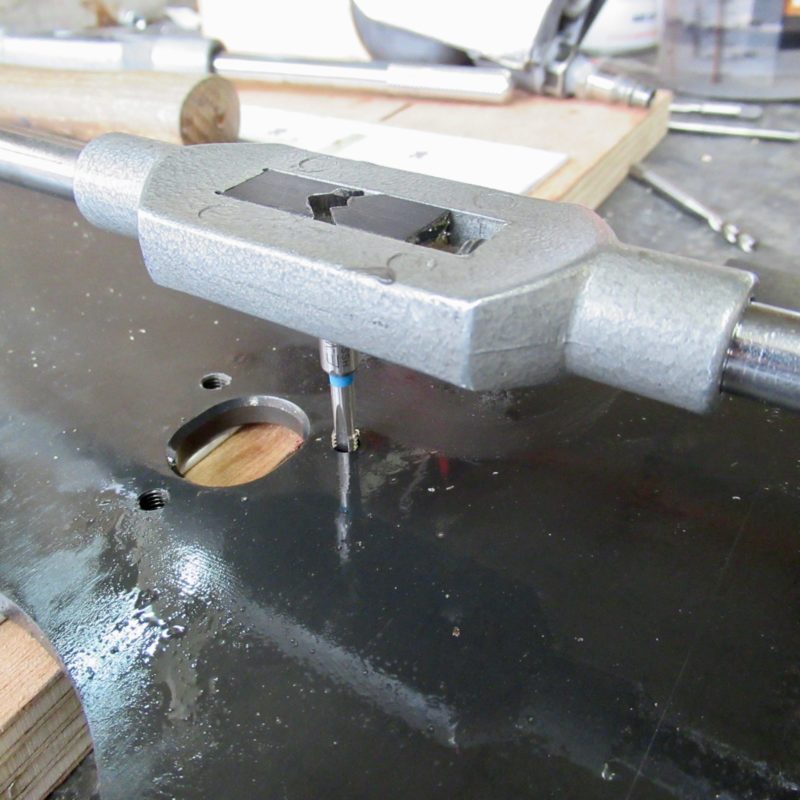 Tourne à gauche taraudage